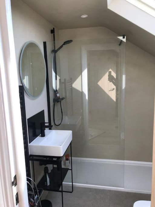 Elegant 3bed Crouchend In Style With Roof Terrace Apartment